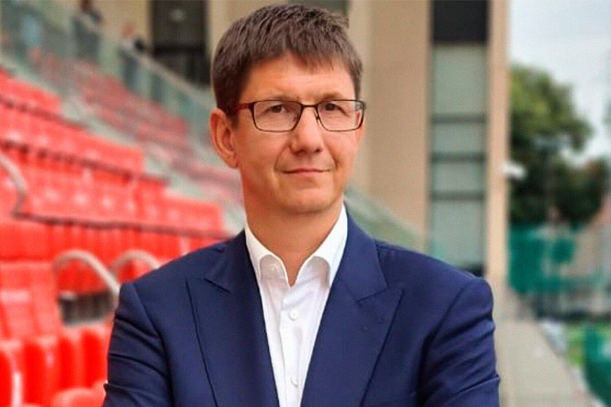 И сизый полетел по лагерям, он иначе поступить не мог