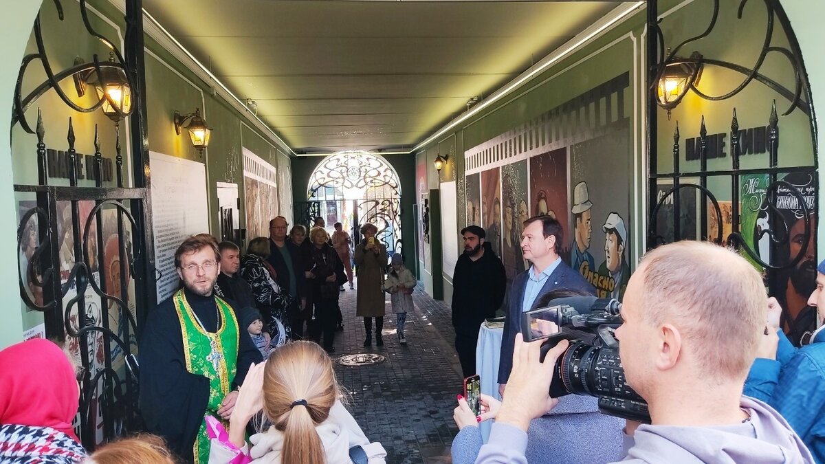     Общественники Ярославля создали новый туристический маршрут ко дню рождения актера Леонида Куравлева 8 октября. Исполнитель главной роли в фильме «Афоня» часто бывал в этом городе на съемках и в своих интервью всегда говорил о любви к Ярославлю. Сегодня артисту исполнилось бы 86 лет.