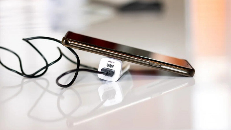     Телефон, зарядка. СС0