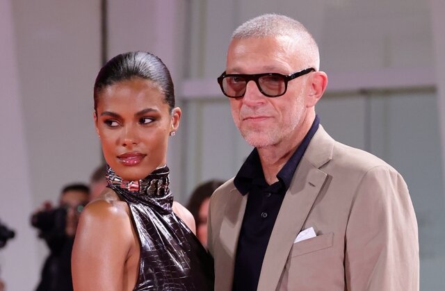 Венсан Кассель и Тина Кунаки на Венецианском кинофестивале 2022