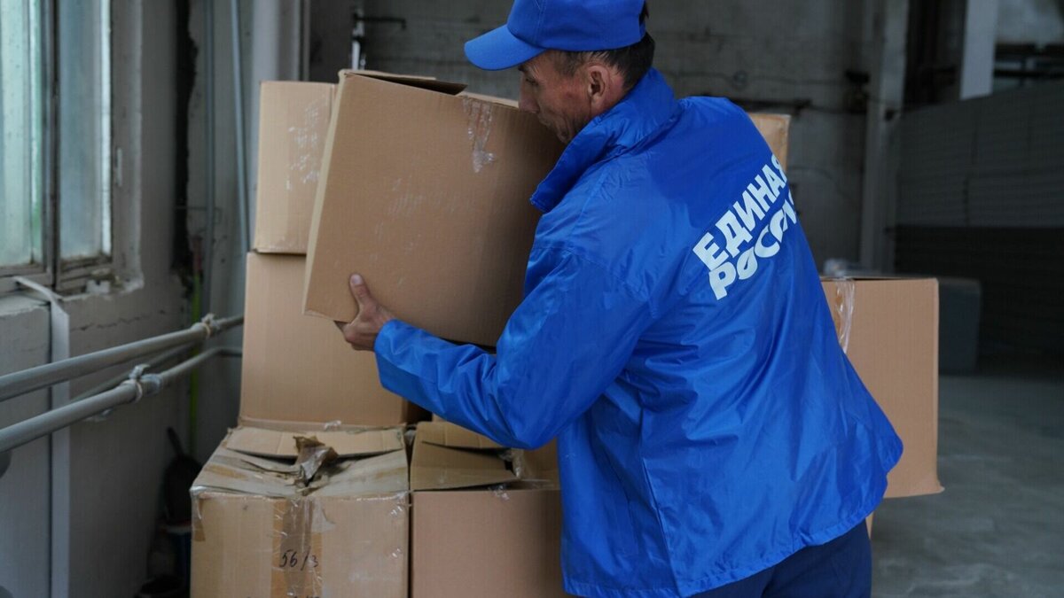     В честь Дня народного единства «Единая Россия» проводит акцию «Россия — единая семья!» В рамках празднования регионы отправили подарочные наборы, собранные для семей мобилизованных и добровольцев.