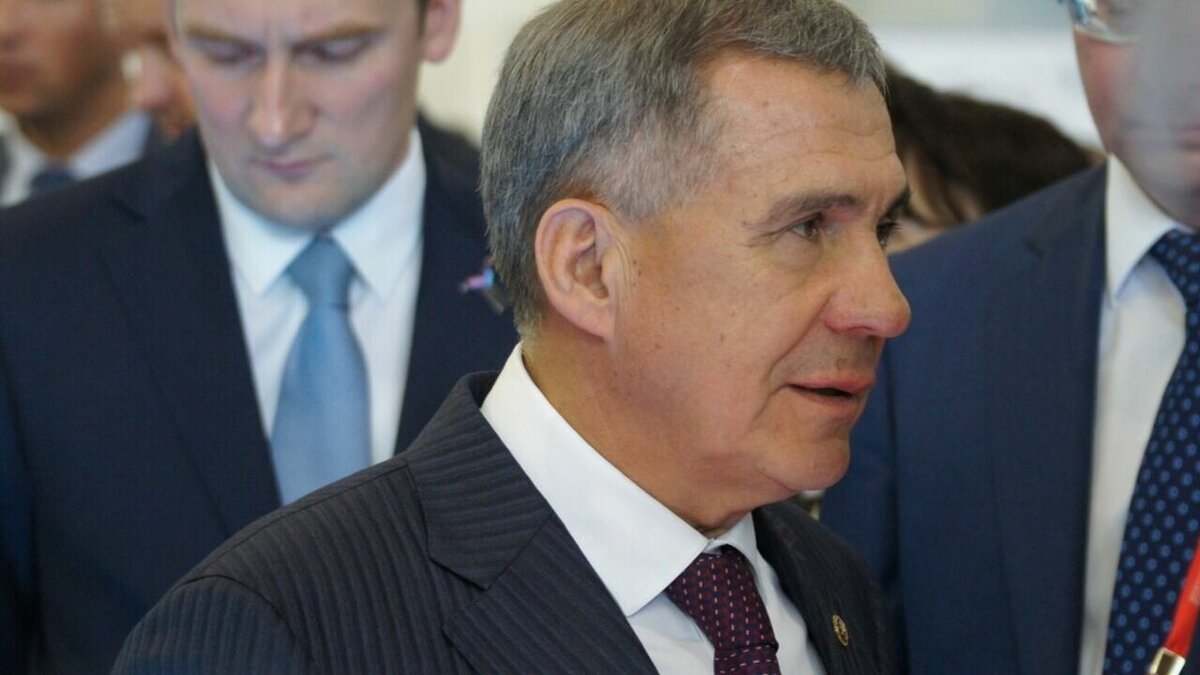     Глава Татарстана Рустам Минниханов поздравил жителей республики с Днем народного единства. Поздравительный ролик появился в его Telegram-канале, а официальное поздравление он опубликовал на своем сайте.