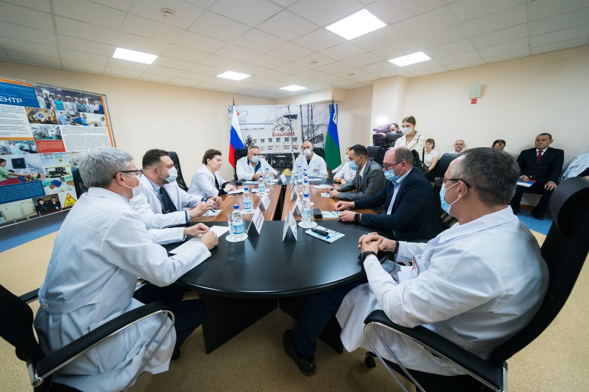   Наталья Комарова наградила врачей-волонтеров, вернувшихся из ЛНР и ДНР