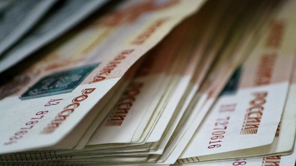     Материнский капитал за первого ребенка в России в 2023 году поднимут почти до 590 тысяч рублей. Об этом во время совещания с президентом Владимиром Путиным рассказал министр труда и социальной защиты РФ Антон Котяков.