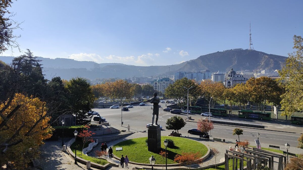 Памятник грузинскому поэту-романтику Николаю Бараташвили