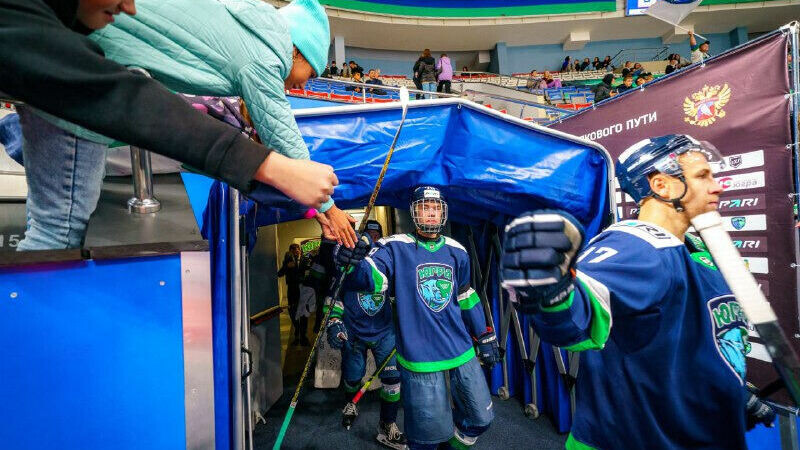     Контракт с югорским клубом он расторг в начале ноября.