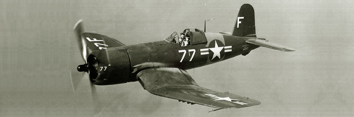 Боевой американский самолет F4U "Корсар".
