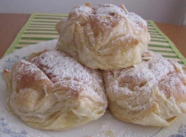 Рецепт заварного теста и крема"Шарлот" у меня немного другой, поэтому напишу подробно. 
