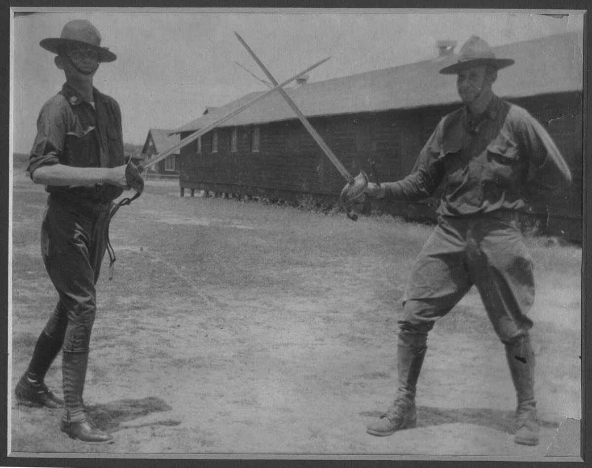 Американские кавалеристы с саблями обр. 1913 г. (фото начала Первой мировой войны).