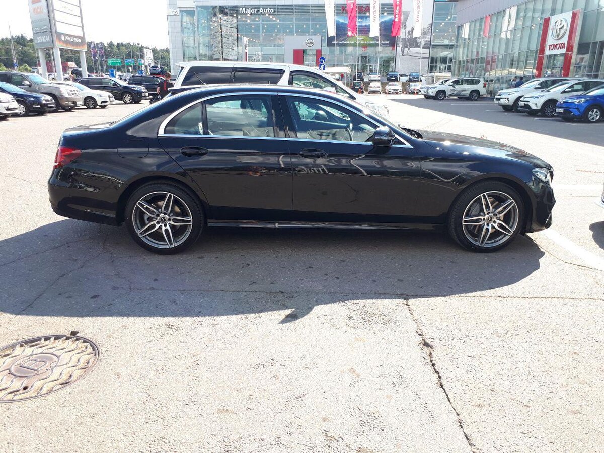 Mercedes Bens E 200 Бизнес такси в КрымуToyota Camry 