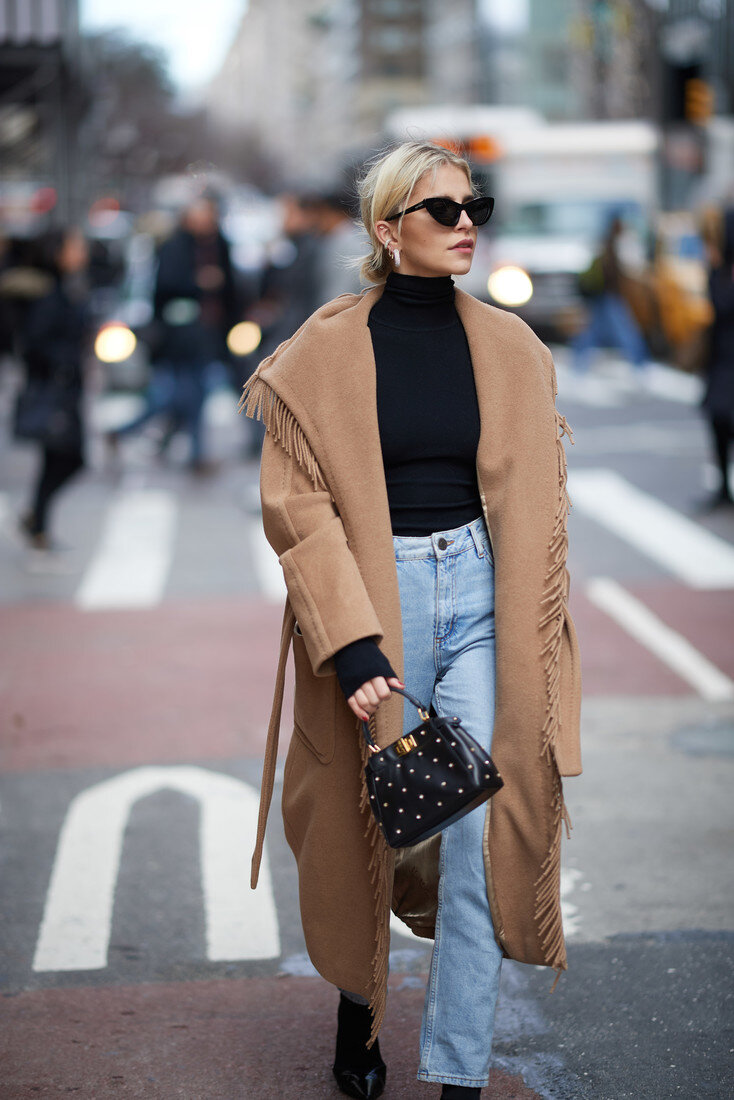 Оттенки бежевого – одни из самых трендовых осенью 2019 года. /Фото: i42-cdn.woman.ru