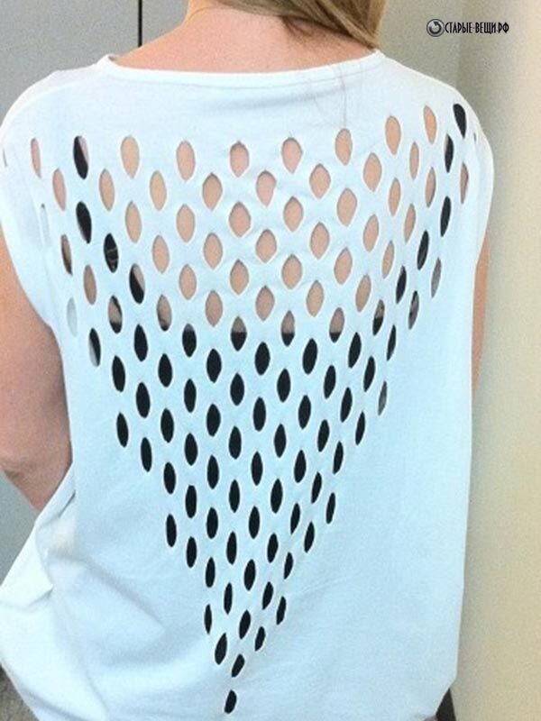 Прямые прорези на трикотаже в ходе носки слегка растягиваются, что делает их еще симпатичнее. http://secondstreet.ru/blog/prorezi/futbolka-s-prorezjami-na-spine.html