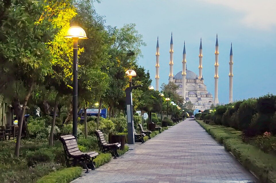 https://cdn.pixabay.com/photo/2016/03/25/22/08/adana-1279715_960_720.jpg