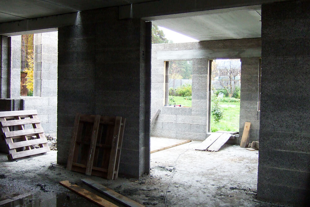 Распиленный дом. Скандинавская архитектура. Дом треснул. Дом поделенный пополам. Дом поделенный пополам.