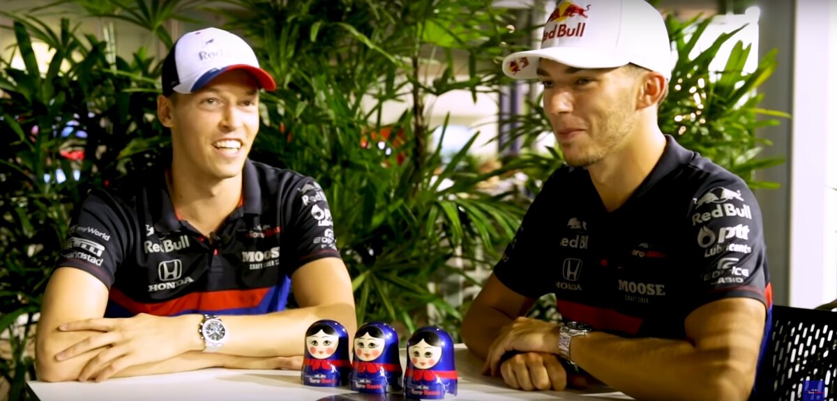 Даниил Квят обучает напарника премудростям русской речи (фото из открытых источников).