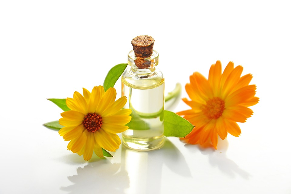 https://pixabay.com/photos/essential-oil-cosmetology-spa-3139479/