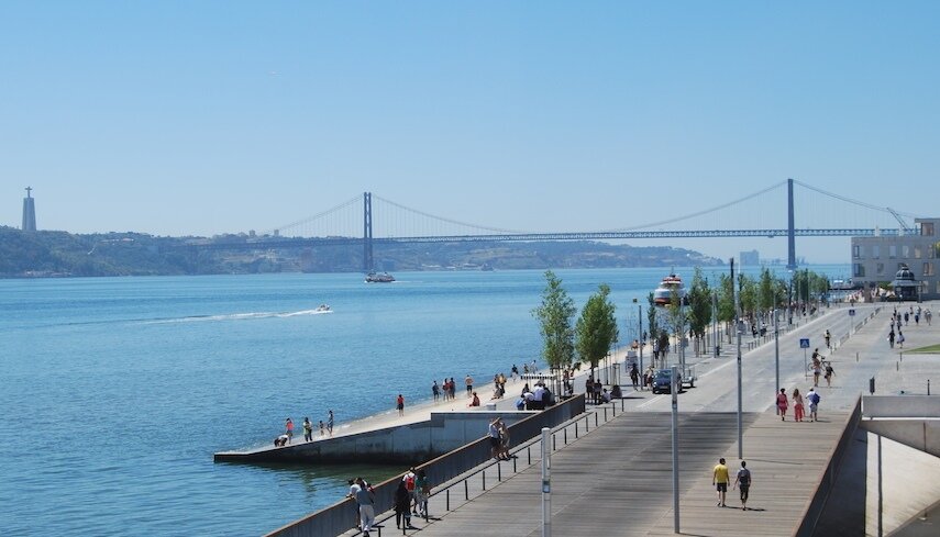 Набережная Ribeira das Naus