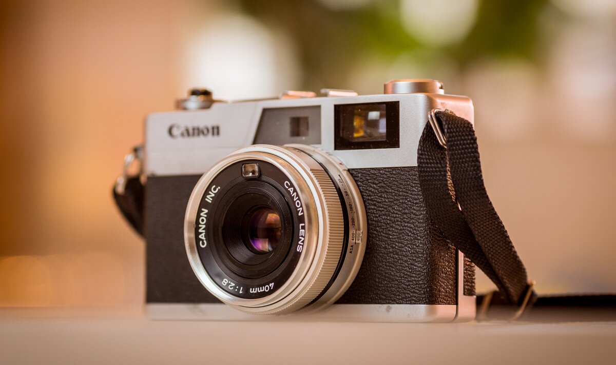 https://images.unsplash.com/photo-1483009825281-660b2a20024b?ixlib=rb-1.2.1&ixid=eyJhcHBfaWQiOjEyMDd9&auto=format&fit=crop&w=1144&q=80