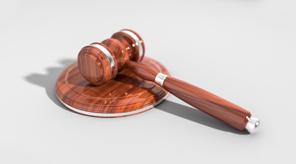 https://pixabay.com/photos/gavel-auction-law-hammer-symbol-2492011/