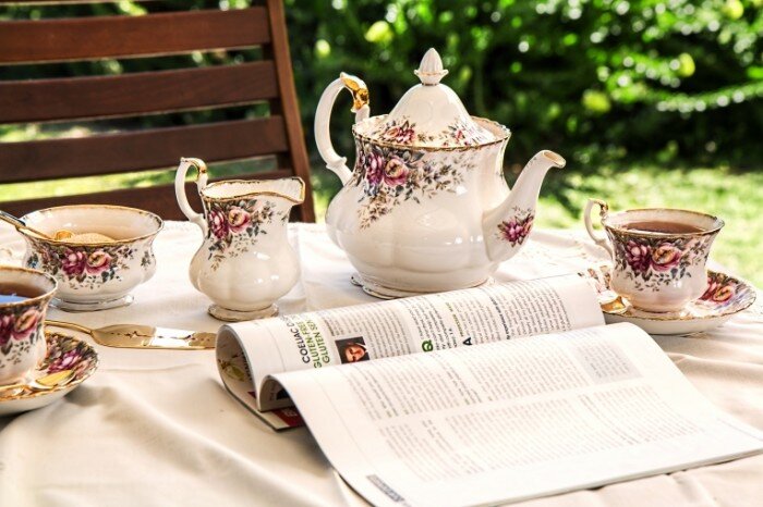 https://www.firestock.ru/wp-content/uploads/2018/10/CHaynyiy-serviz-fayans-zavtra-na-dache-na-prirode-Tea-service-faience-tomorrow-at-the-cottage-in-nature-5472h3468-700x466.jpg