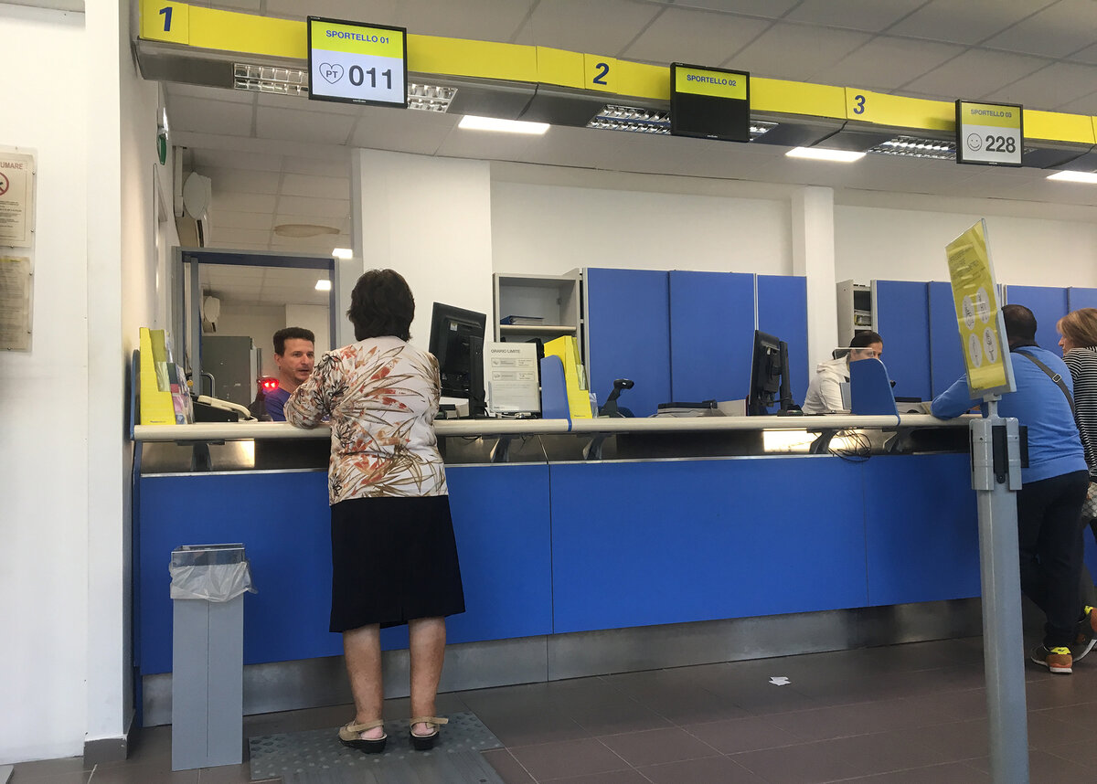 Почтовое отделение в маленьком итальянском городке (население 7 тысяч человек)