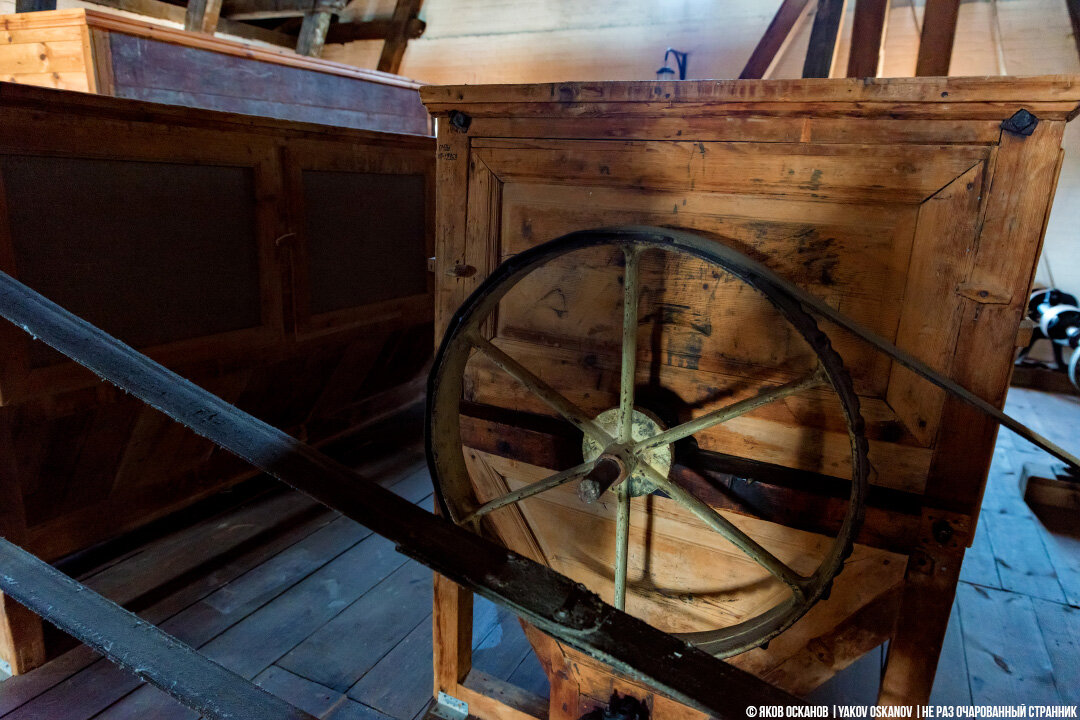 Старинная казацкая мельница с пылесосами и магнитами. Посмотрел и сфотографировал это чудо!