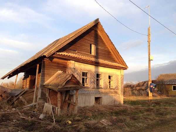 Скоро полностью рухнет дом, останется только телефон Путина..