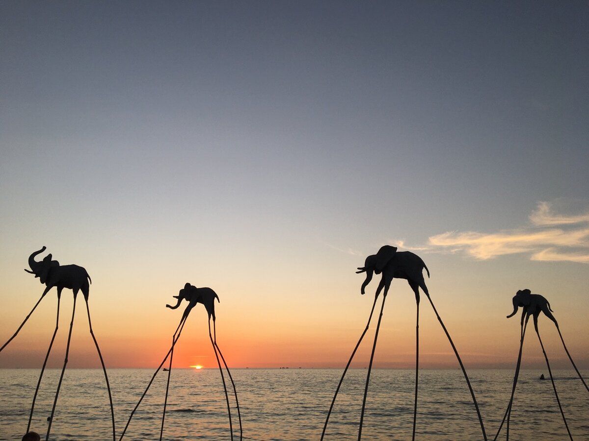 пляж Sunset Sanato 