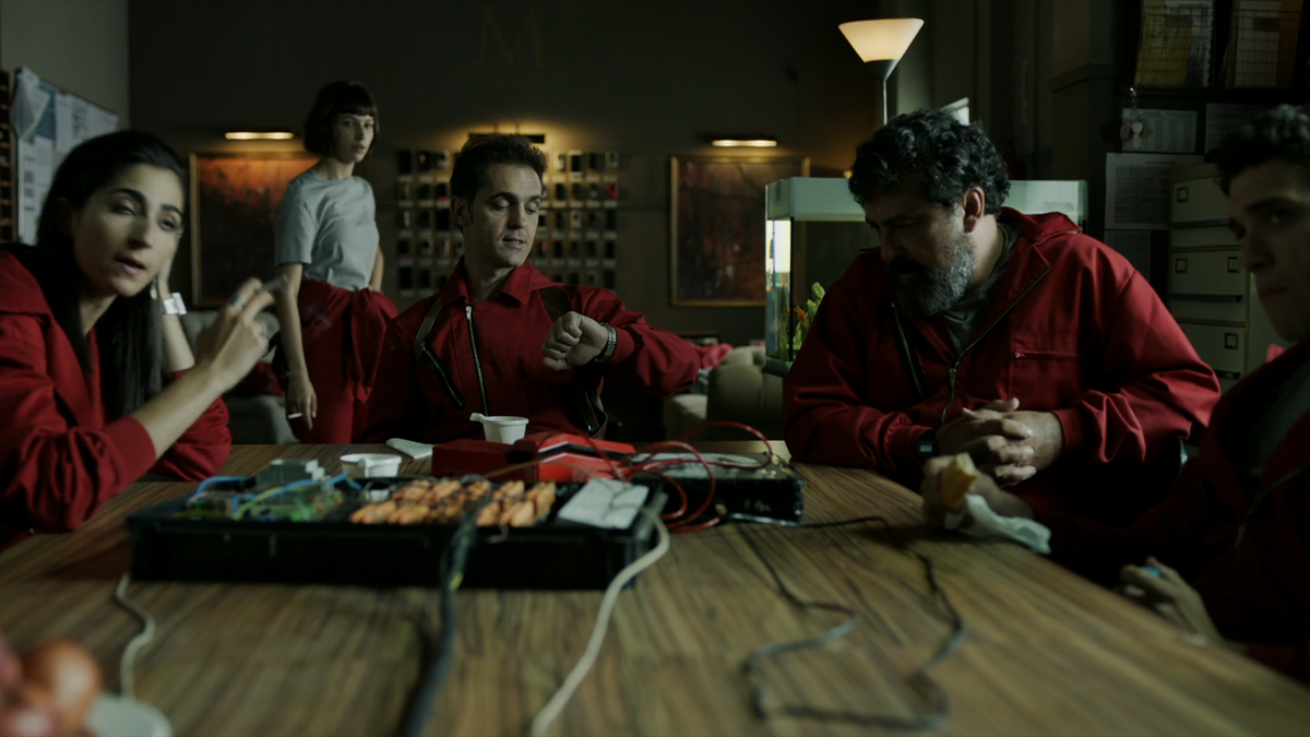 Кадр из сериала "Бумажный дом"