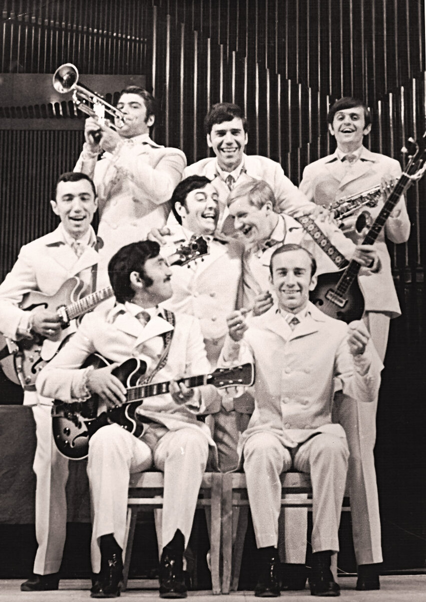 ВИА "Веселые ребята" во время записи песни  "Drive me car"