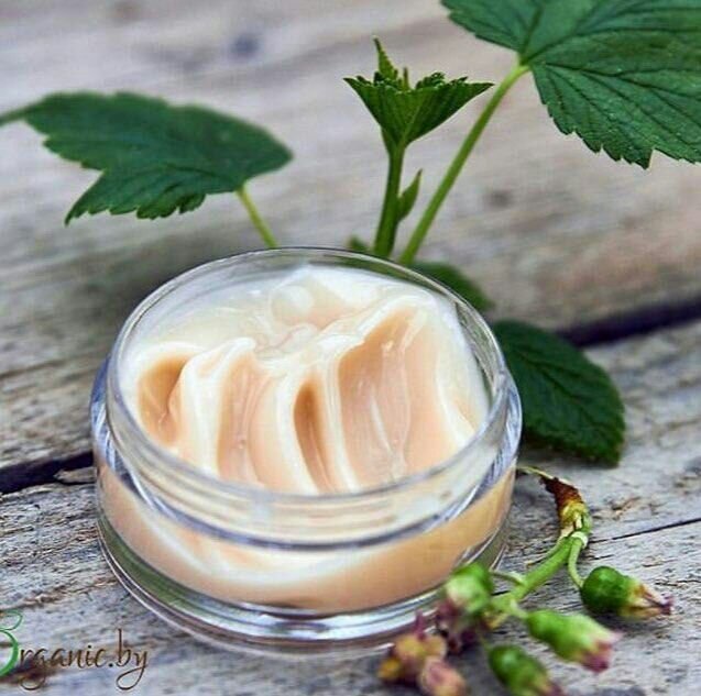 ✨Искусство кремоварения✨ ⠀
На этом курсе вы познакомитесь с основными ингредиентами кремоварения, научитесь рассчитывать ваши собственные формулы и создавать прямые и обратные эмульсии.
⠀
В программе:
⠀
🌸Дневной и ночной крем для разных типов кожи
🌸Крем для глаз
🌸Сыворотка для глаз
🌸Молочко для снятия косметики
🌸Крем для рук и тела
🌸Крем-суфле
🌸Баттеры
🌸Гидрофильные плитки
🌸Бальзамы для губ
🌸Зубная паста
⠀
Мы поговорим об эфирных маслах, травах и всевозможных природных компонентах и даже коснёмся минеральной декоративной косметики и научимся делать:
⠀
🌸Пудру
🌸Румяна
🌸Тени
🌸Блеск для губ
⠀
Все эти базы кремоварения и минеральной косметики позволят вам двигаться дальше, создавать ваши индивидуальные косметические средства исходя из ваших личных нужд и желаний, выбирая для себя только самые лучшие и полезные ингредиенты.
