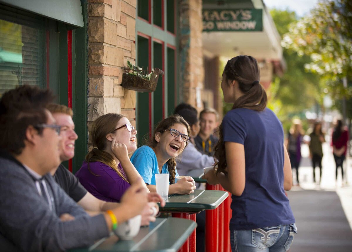 Мигранты. Иностранец житель. Мигранты таджикистана в россии. Американцы в россии. Мигранты кыргызы.