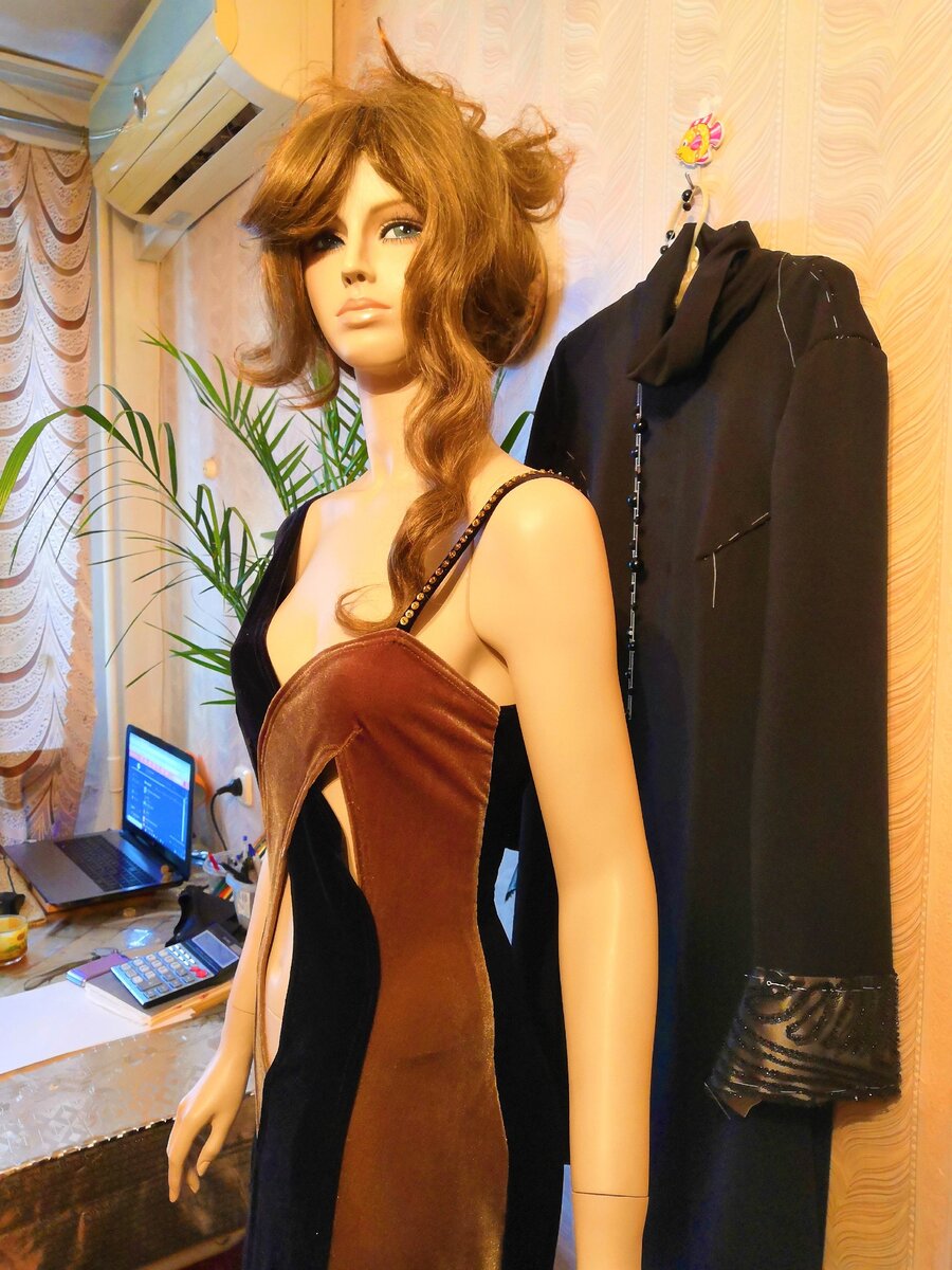 Маня. Сокращённо от Манекен))