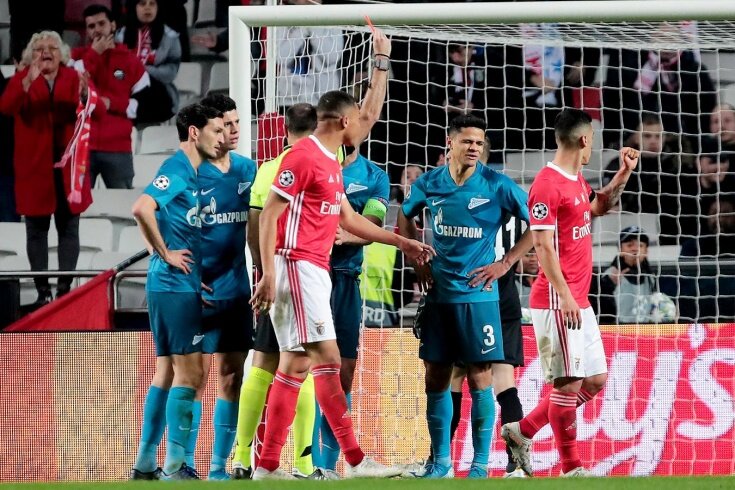 источник:  "https://www.championat.com/football/article-3921453-zenit-vyletel-iz-ligi-chempionov-provaliv-vtoroj-tajm-matcha-s-benfikoj.html"