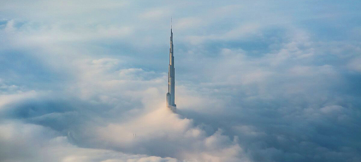 Дубай Бурдж Халифа над облаками