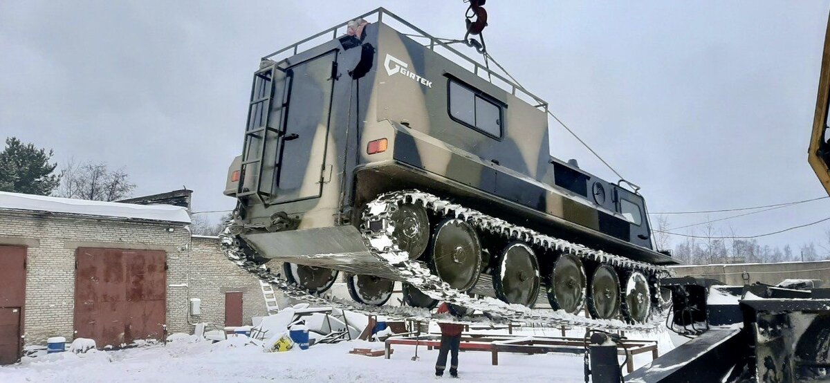 Погрузка вездехода ГТ-МУ в фуру