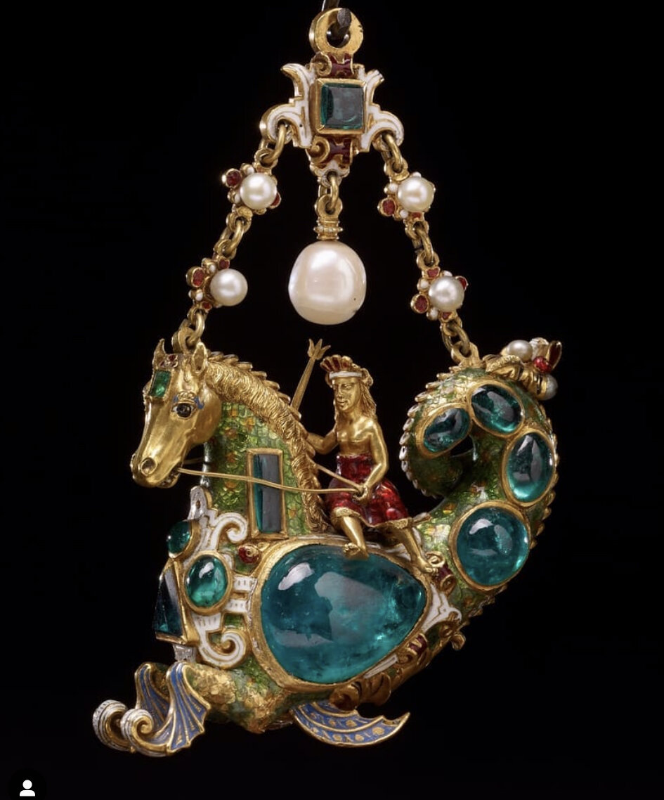 Украшение с природным жемчугом