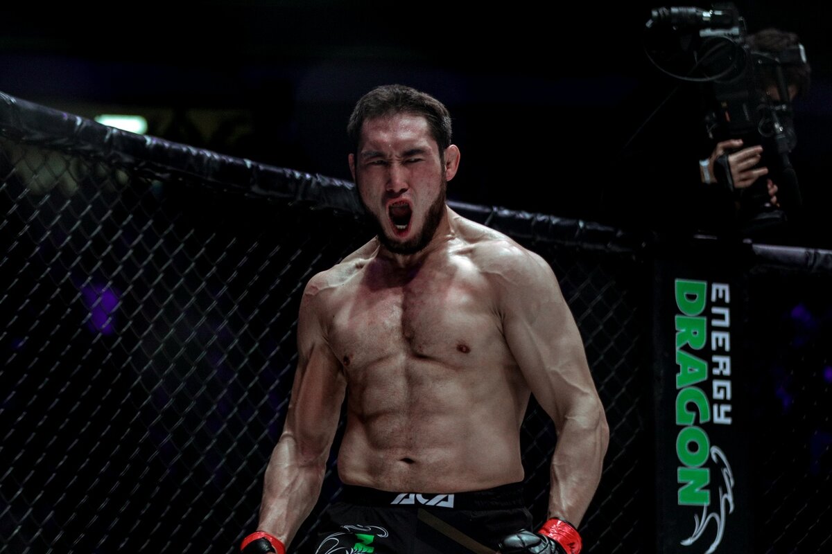 Асылжан Бакытжанулы — яркий боец из Алматы — одержал нокаутировал в первом раунде испанца Даниэля Толедо на турнире ACA 105. Он рассказал в интервью, за что любит быстрые победы.