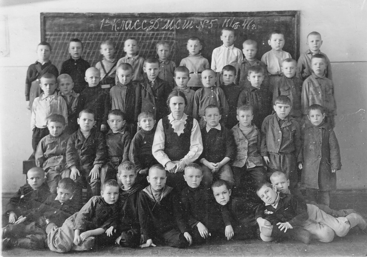 в центре моя бабушка - Анастасия Алексеевна