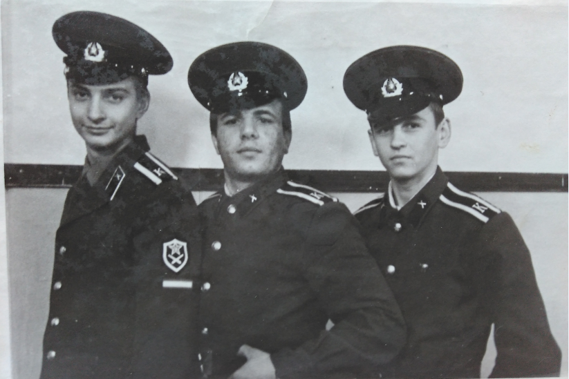 Однокурсники.  Фото из альбома автора.