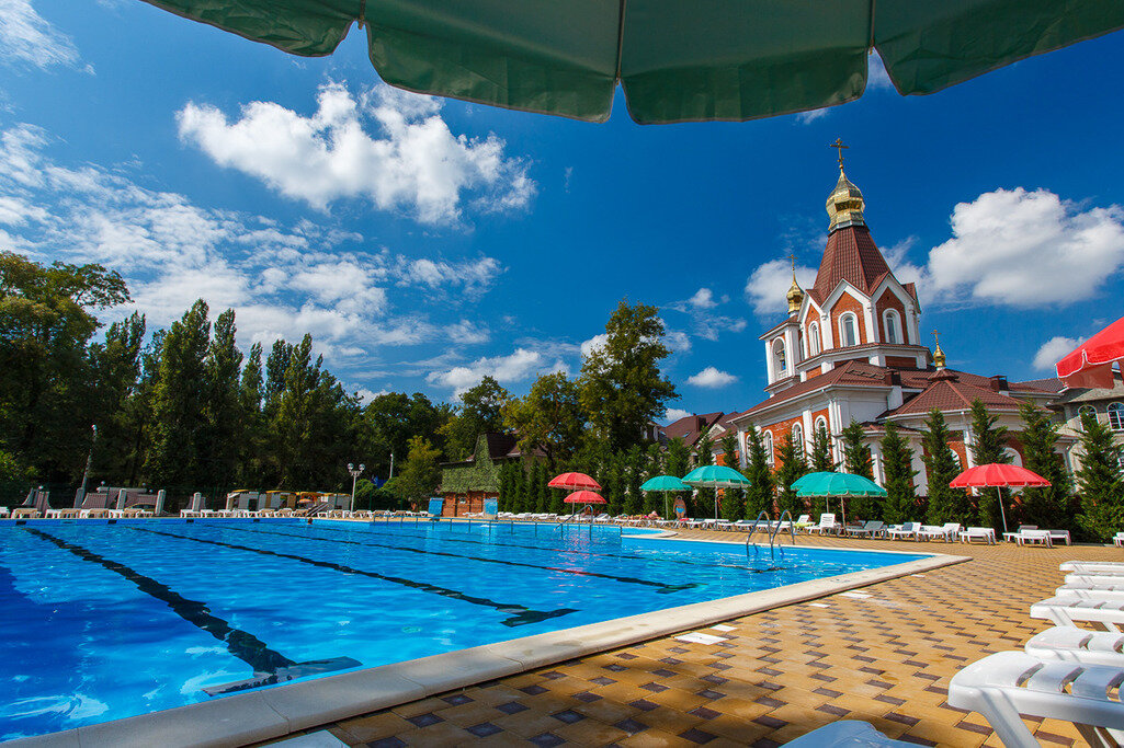 Открытый бассейн в пансионате Приморский 