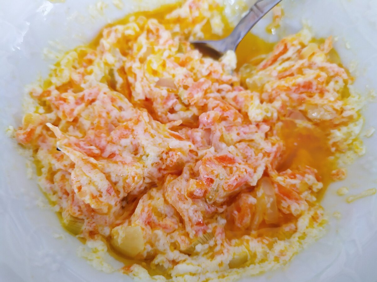 Вкус мягкий с приятной остротой от чеснока. Поели с жареными кабачками и хлебом. Так что можно сказать намазка универсальная, хоть с хлебом, хоть к овощам. К мясу тоже наверное будет вкусно.