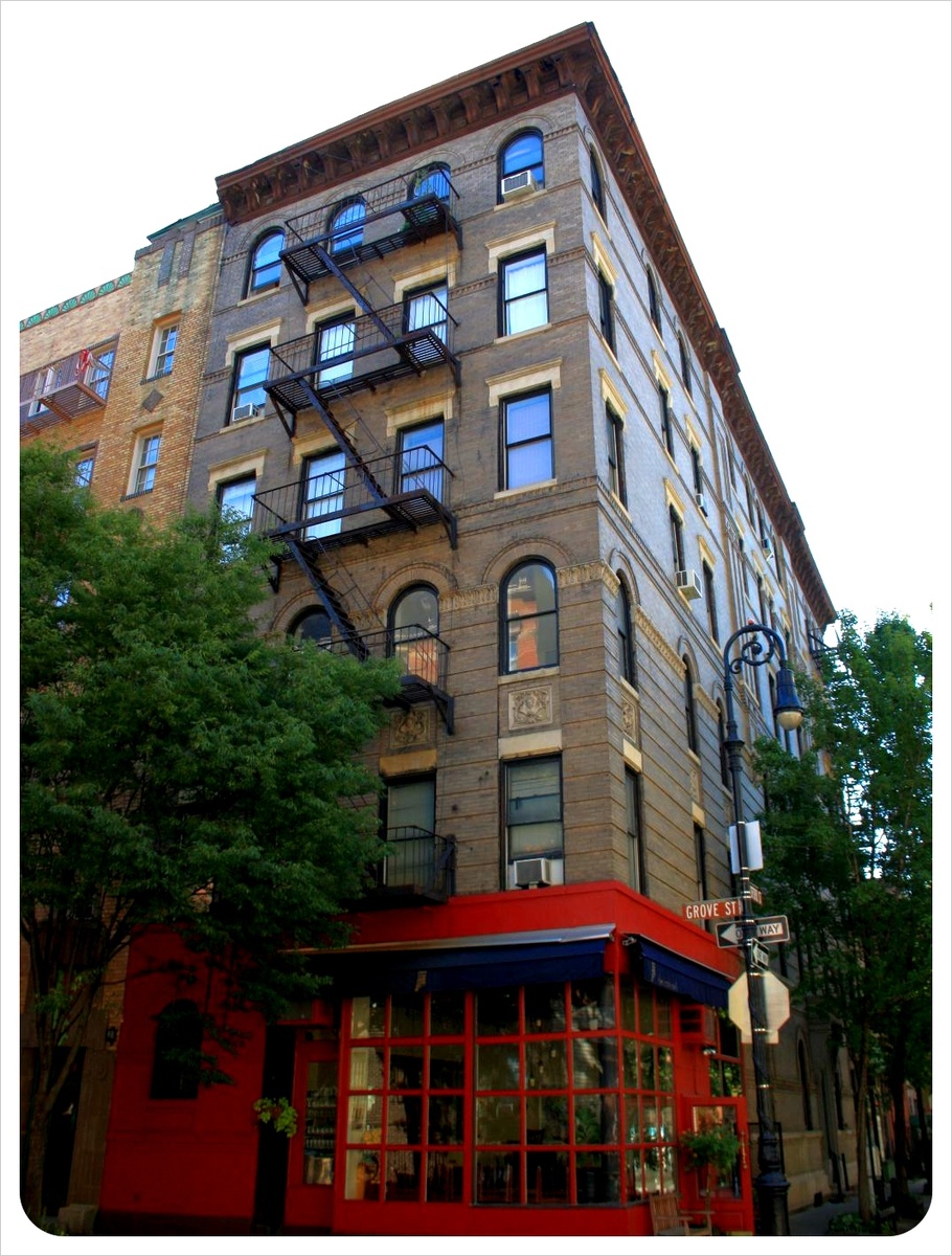 Адрес дома: 90 Bedford Street – вдруг пригодится=)