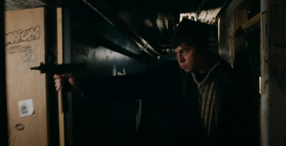 Сцена из фильма Брат 2 с Данилой и его ПП