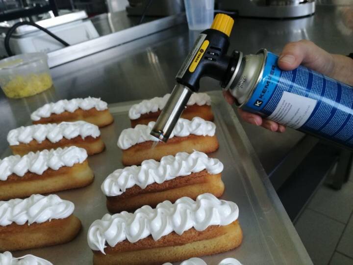 кондитерская изделия. кондитер технолог. кондитерский цех десерты. кондитерский цех. цех десерты.