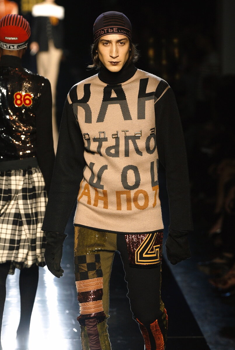  Жан-Поль стал популярным в России благодаря своей  коллекции «Русский конструктивизм». На протяжении многих лет Жан-Поль воссоздавал образы в реальность.