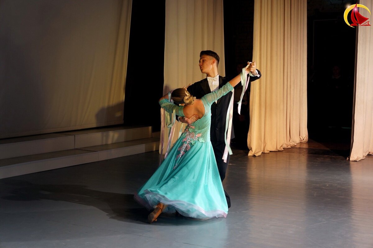 С партнёром на конкурсе.