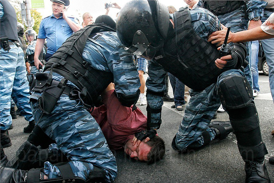 На одном из митингов.