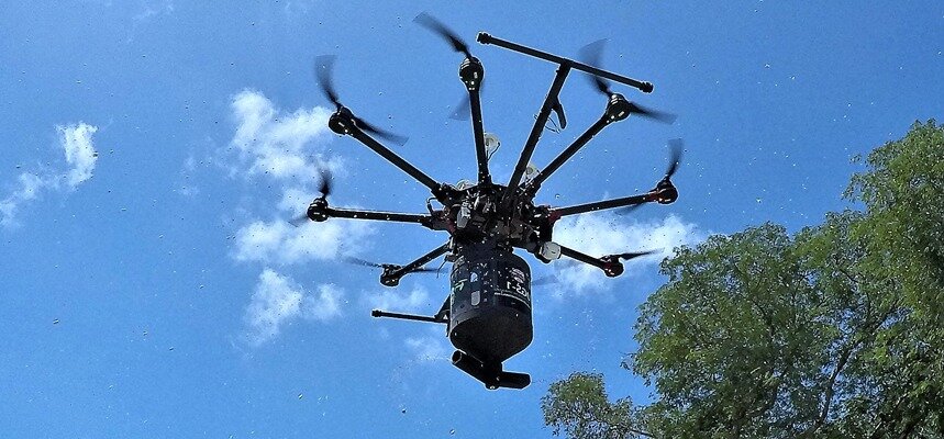 Посмотрите, как дроны исследуют опасные районы после взрыва атомной электростанции.