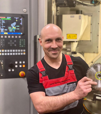 Высокооплачевыемый заточник - довольный заточник